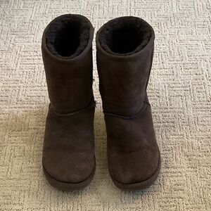 🤎❄️ UGG Classic Short Boots Dark Brown Sheepskin Suede Winter Cozy Size 6